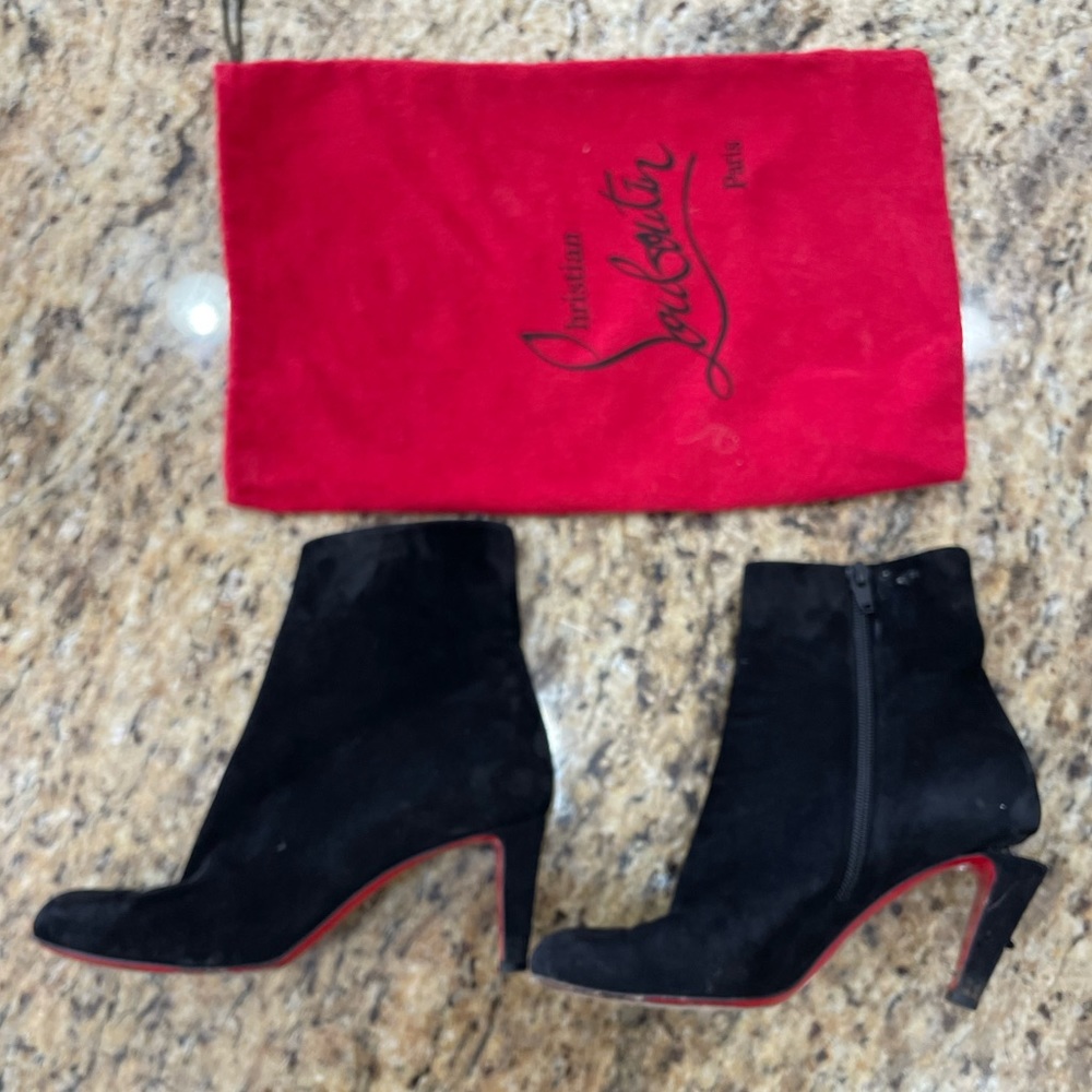 Christian Louboutin Size: 37 EU - 7 US / used / The boot needs repair.